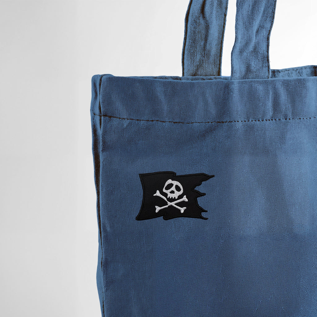 Pirate Skull Crossbones Flag Wavy Black Banner Patch (Iron-on)